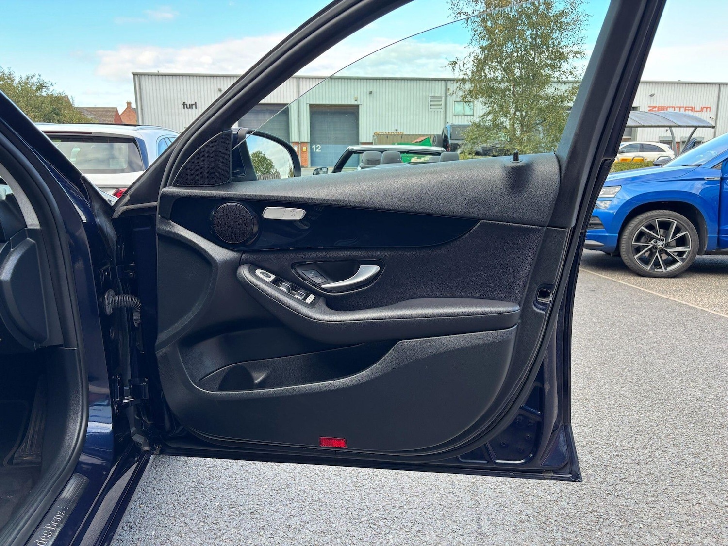 Used Mercedes-Benz C Class 2018 for sale - 76615685: Photo 34