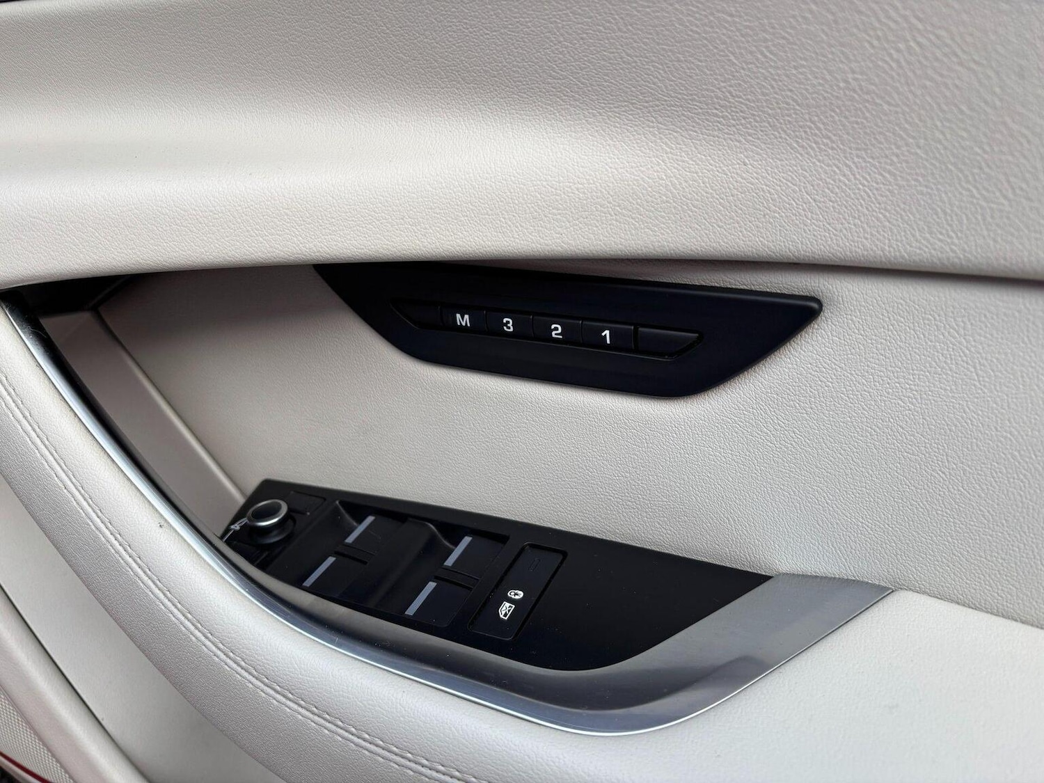 Used Jaguar XE 2019 for sale - 77350161: Photo 15