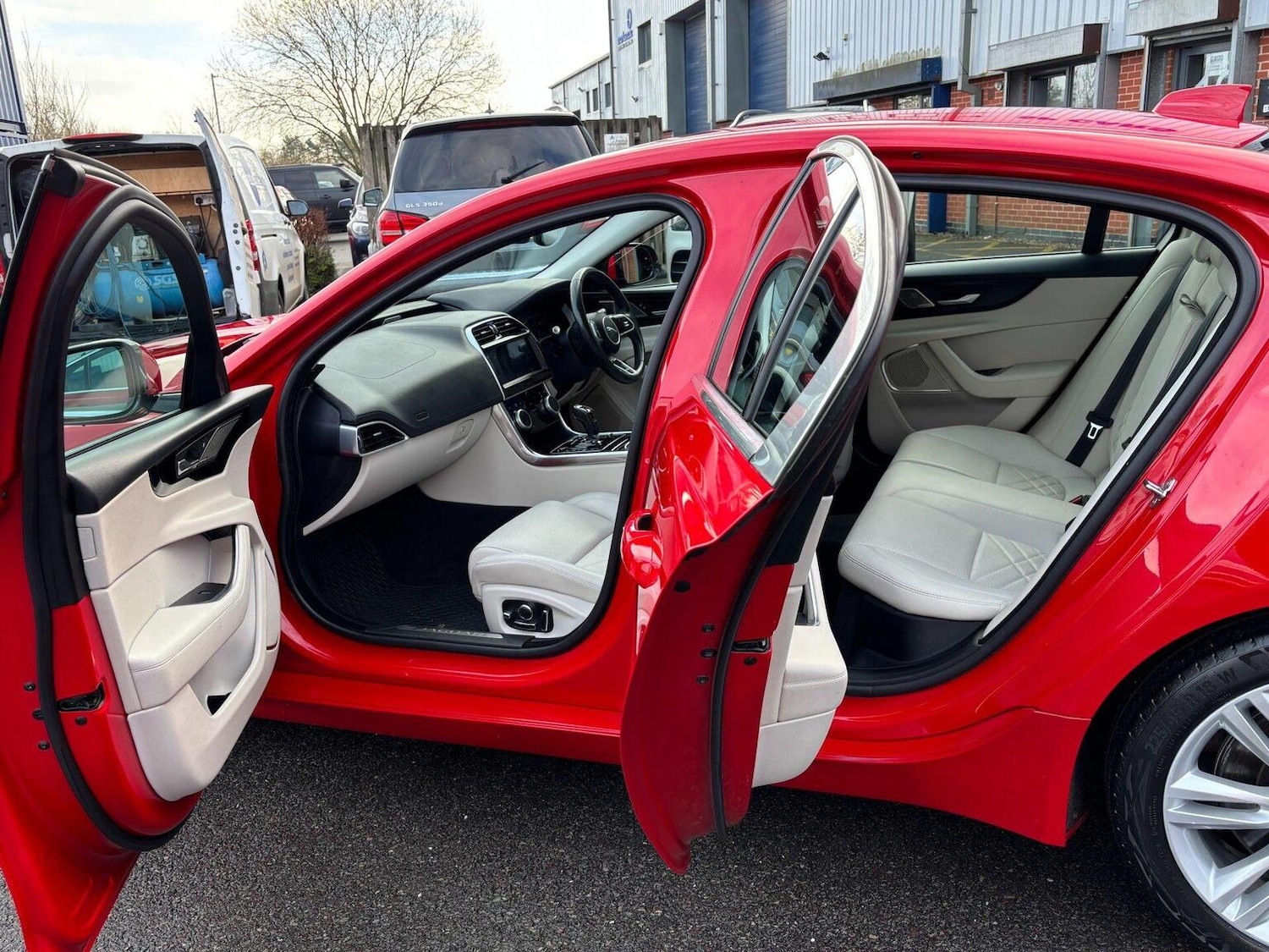 Used Jaguar XE 2019 for sale - 77350161: Photo 29