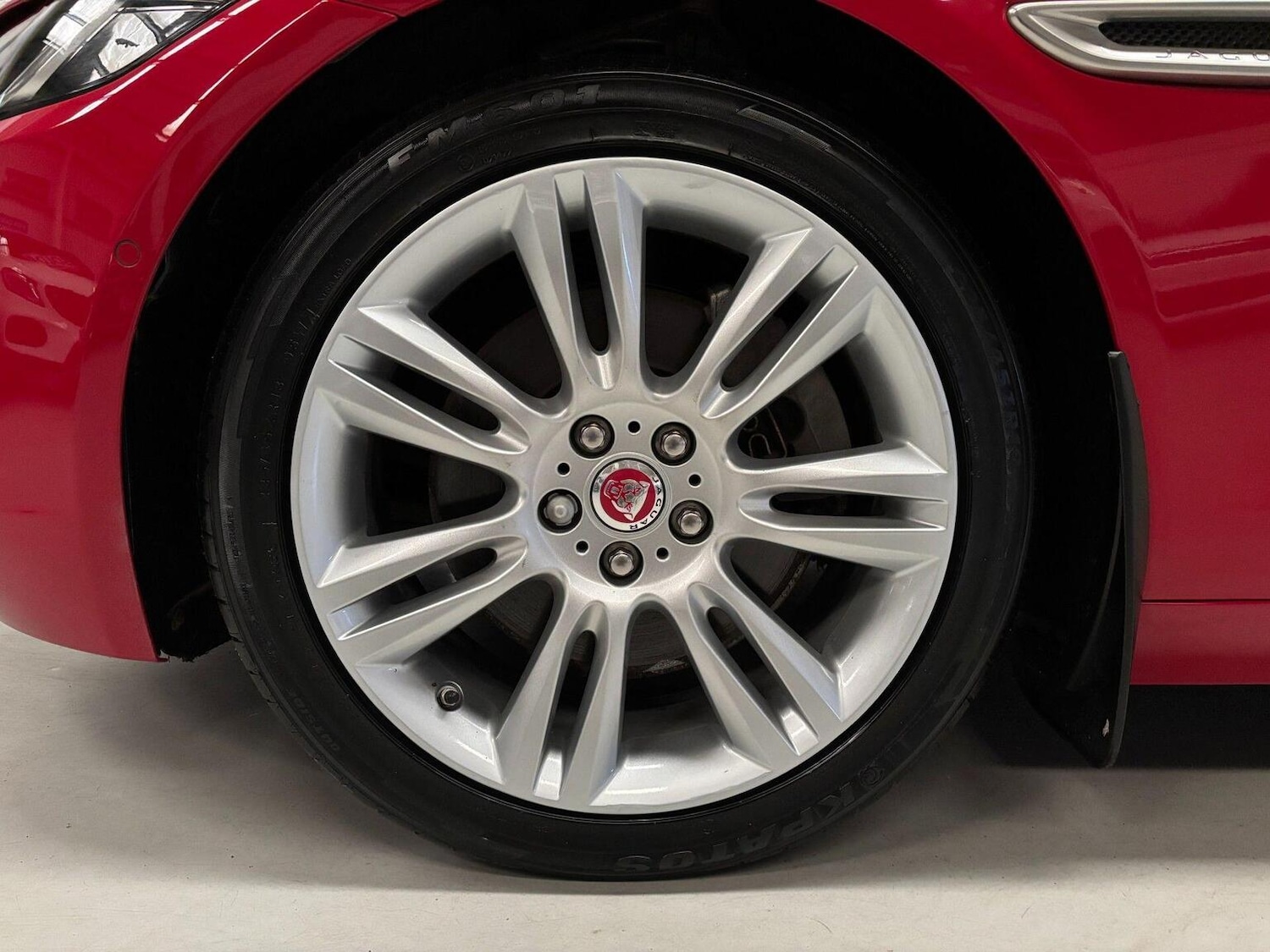 Used Jaguar XE 2019 for sale - 77350161: Photo 41