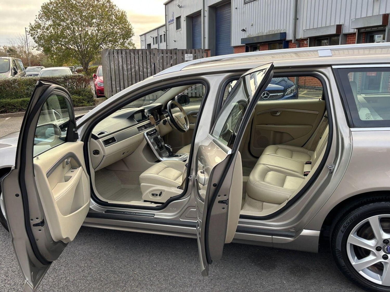 Used Volvo V70 2015 for sale - 76673154: Photo 17