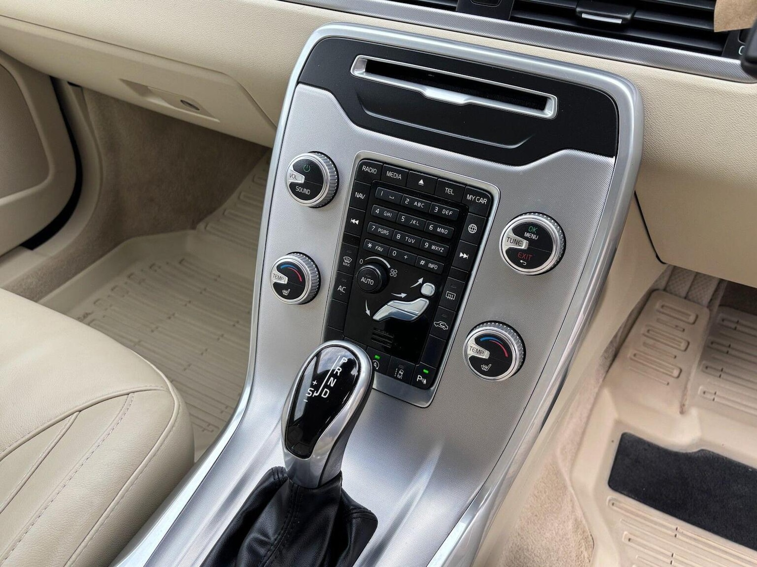 Used Volvo V70 2015 for sale - 76673154: Photo 27