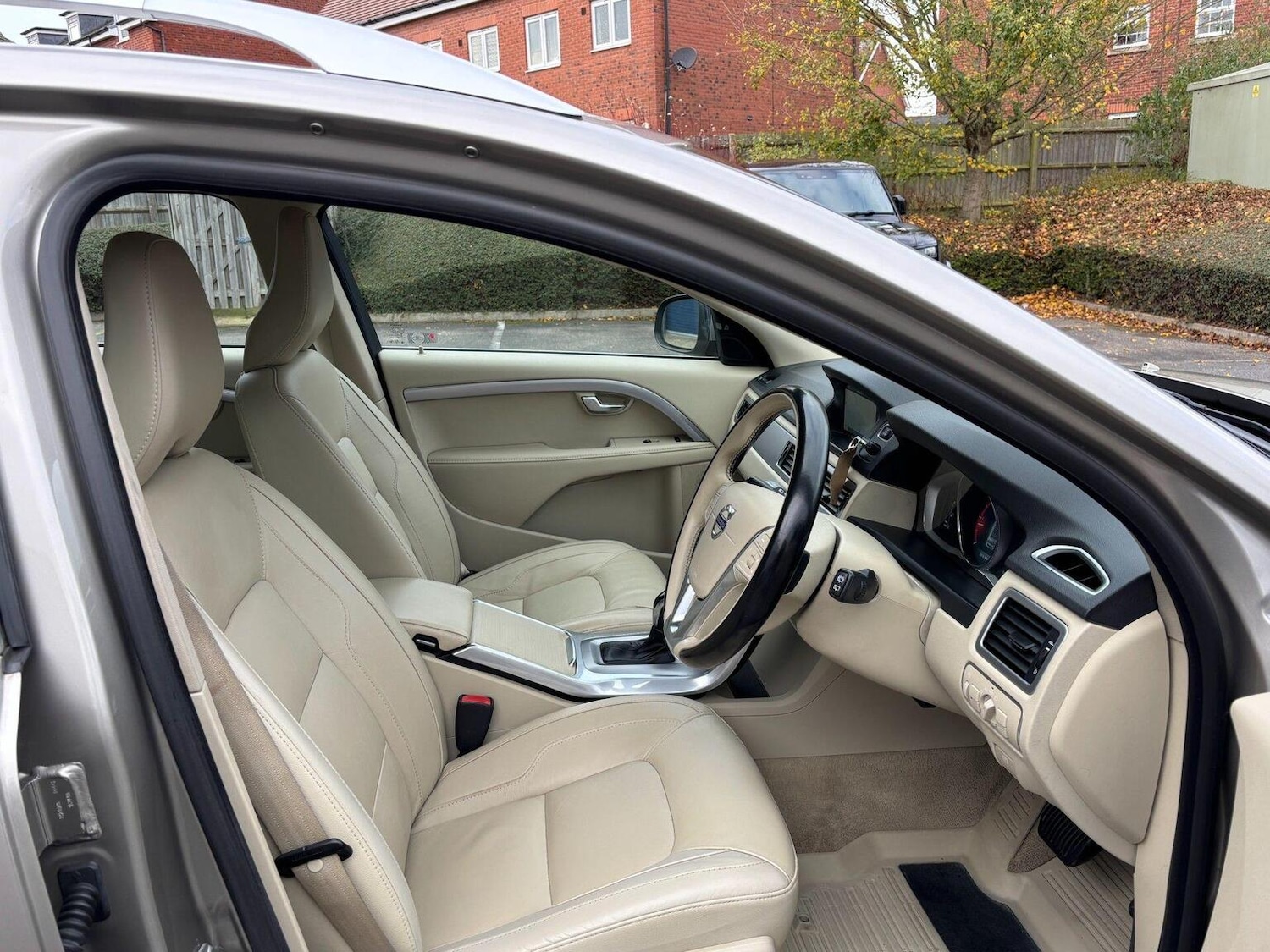 Used Volvo V70 2015 for sale - 76673154: Photo 30