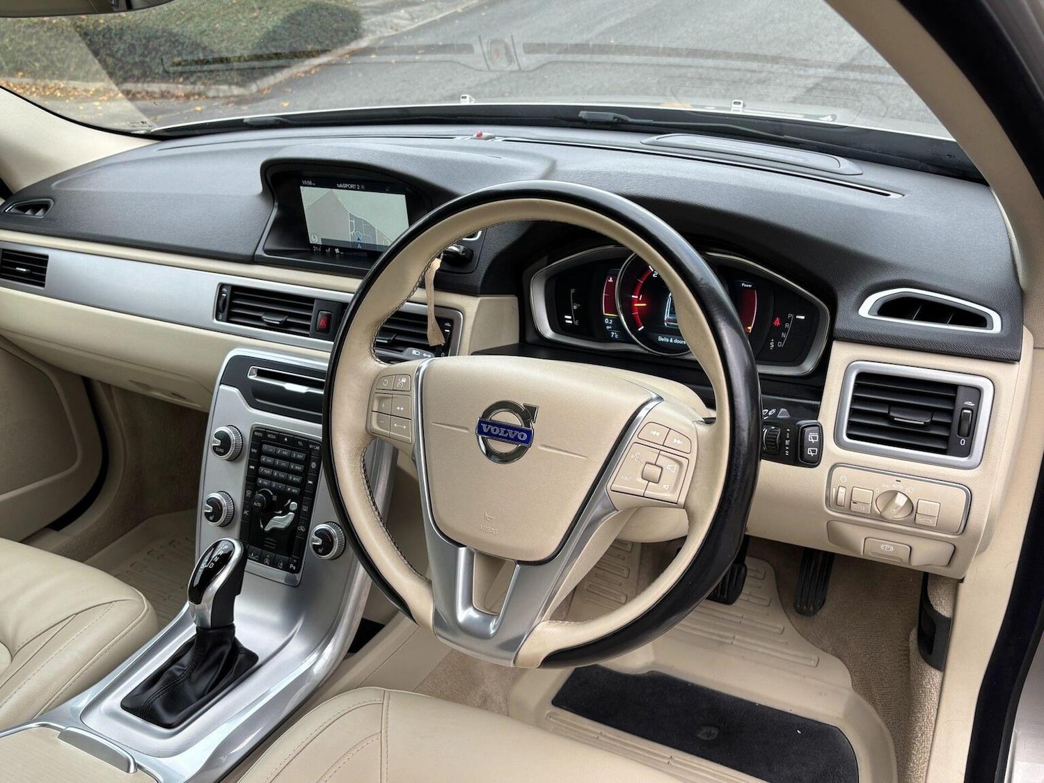 Used Volvo V70 2015 for sale - 76673154: Photo 31