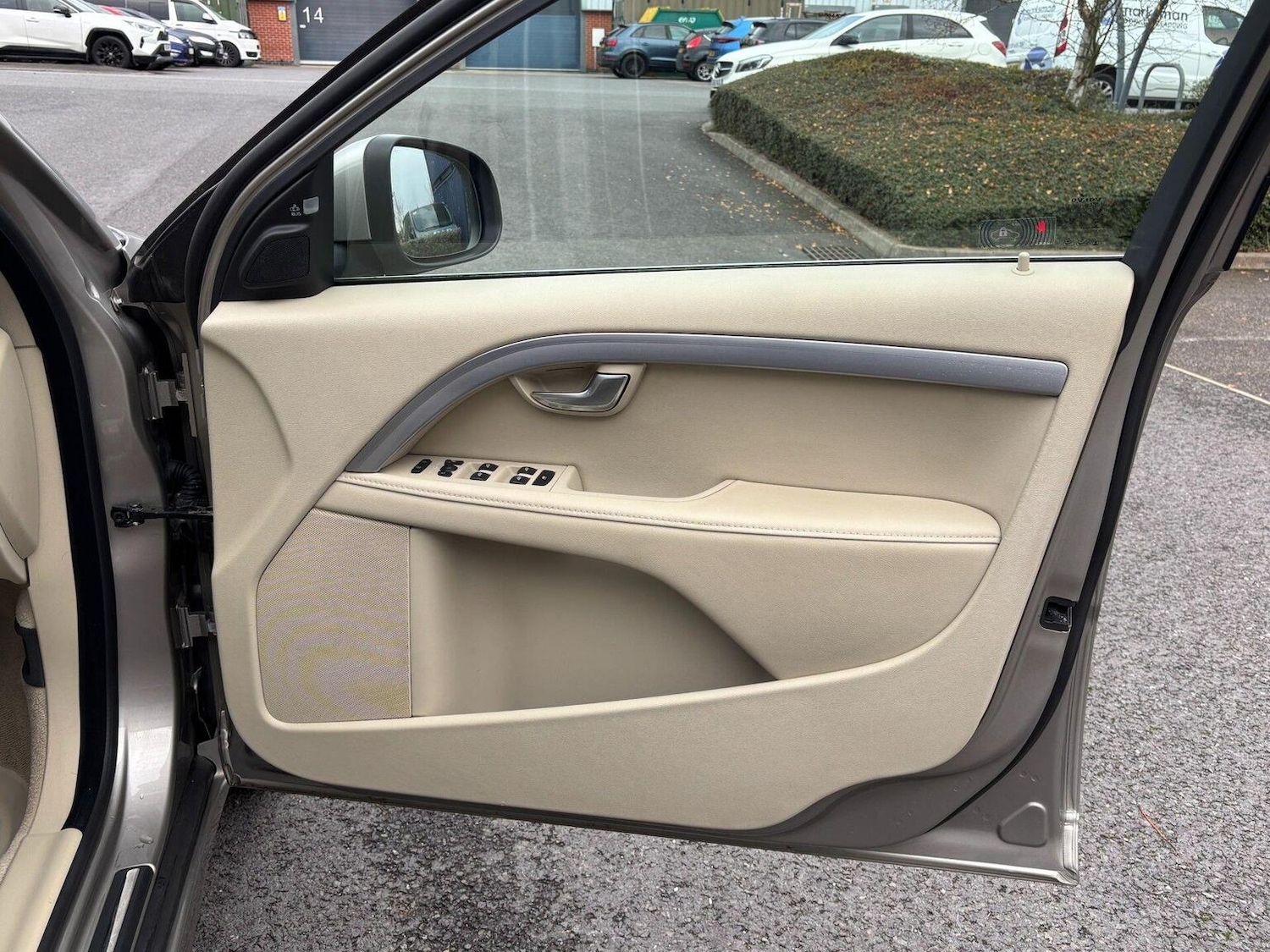 Used Volvo V70 2015 for sale - 76673154: Photo 34