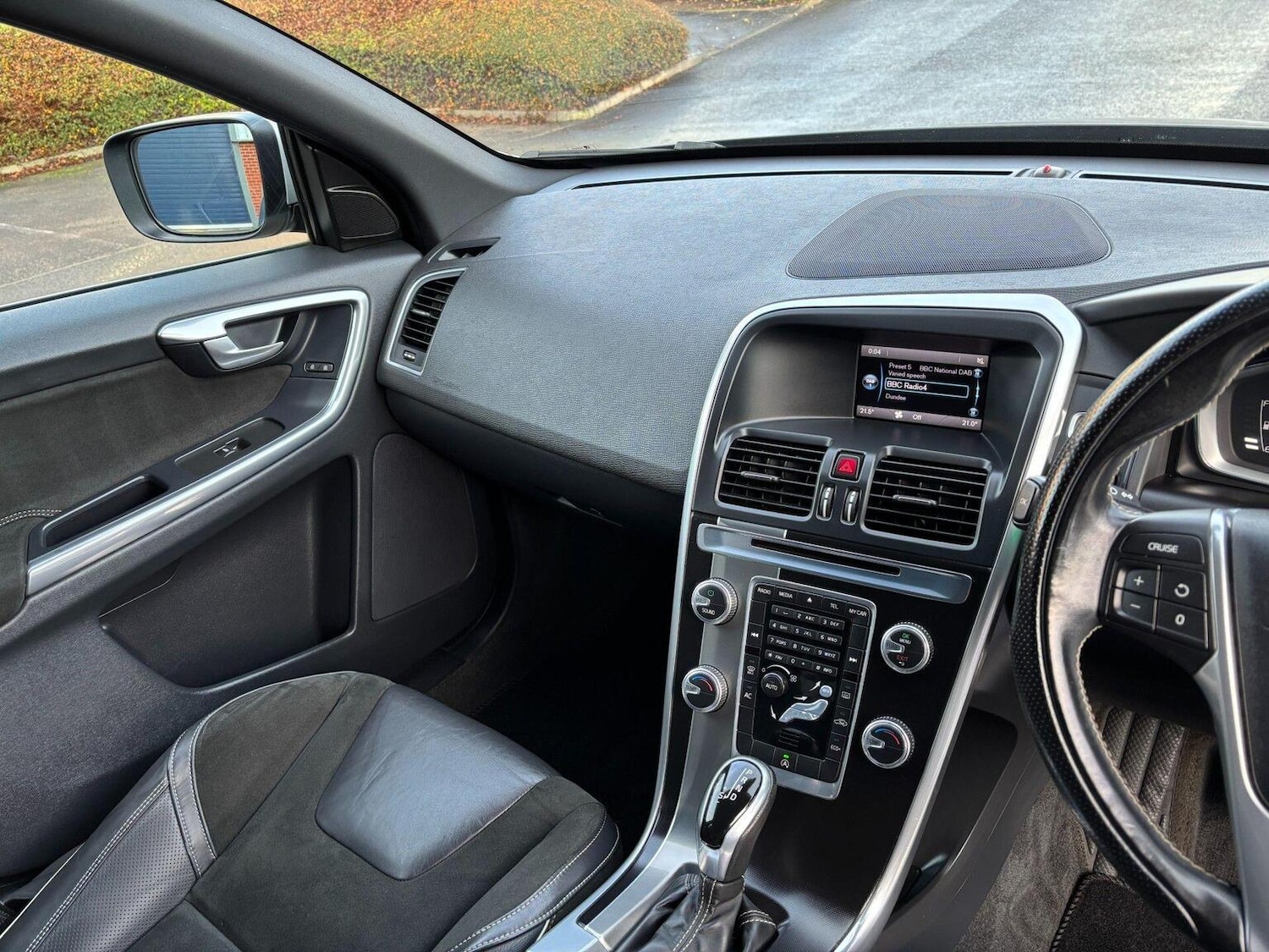 Used Volvo XC60 2015 for sale - 76941813: Photo 10