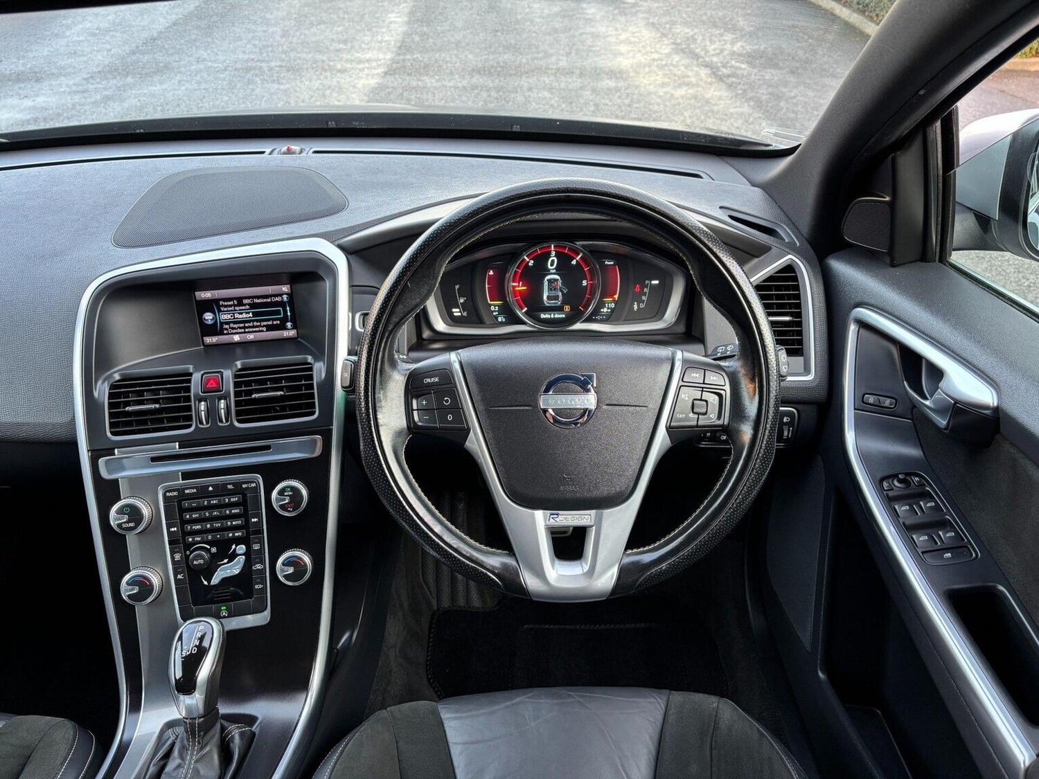 Used Volvo XC60 2015 for sale - 76941813: Photo 28