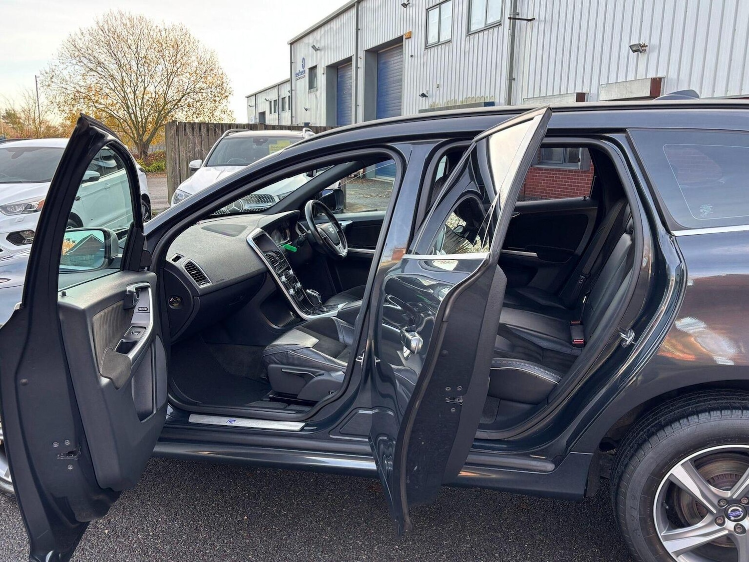 Used Volvo XC60 2015 for sale - 76941813: Photo 31