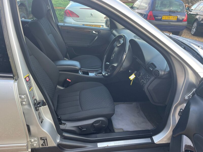 Used Mercedes-Benz C Class 2004 for sale - 77570973: Photo 12