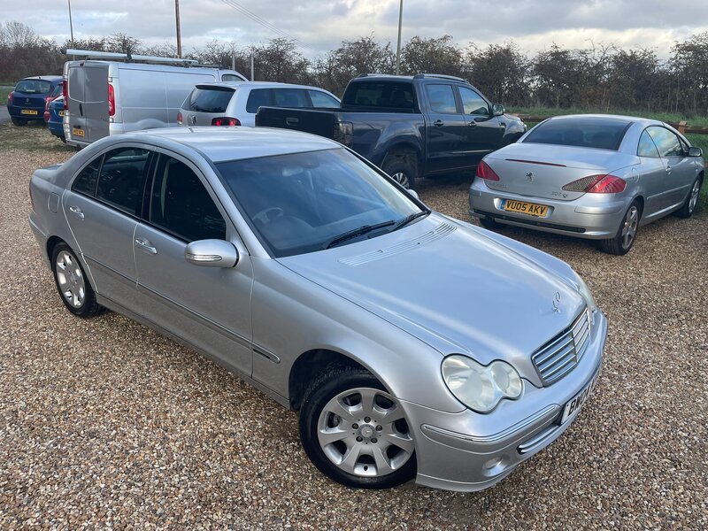 Used Mercedes-Benz C Class 2004 for sale - 77570973: Photo 2