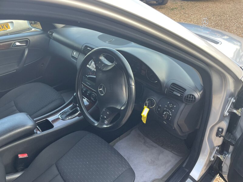 Used Mercedes-Benz C Class 2004 for sale - 76469070: Photo 10