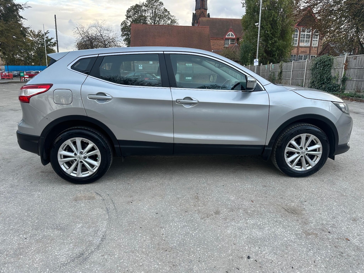 Used Nissan Qashqai 2016 for sale - 76388704: Photo 3
