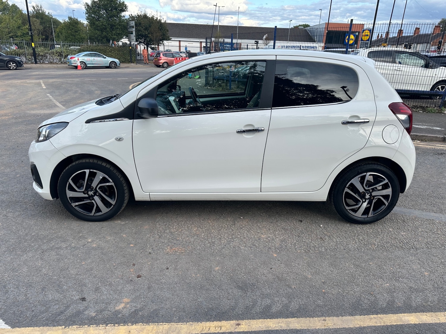 Used Peugeot 108 2017 for sale - 76194772: Photo 8