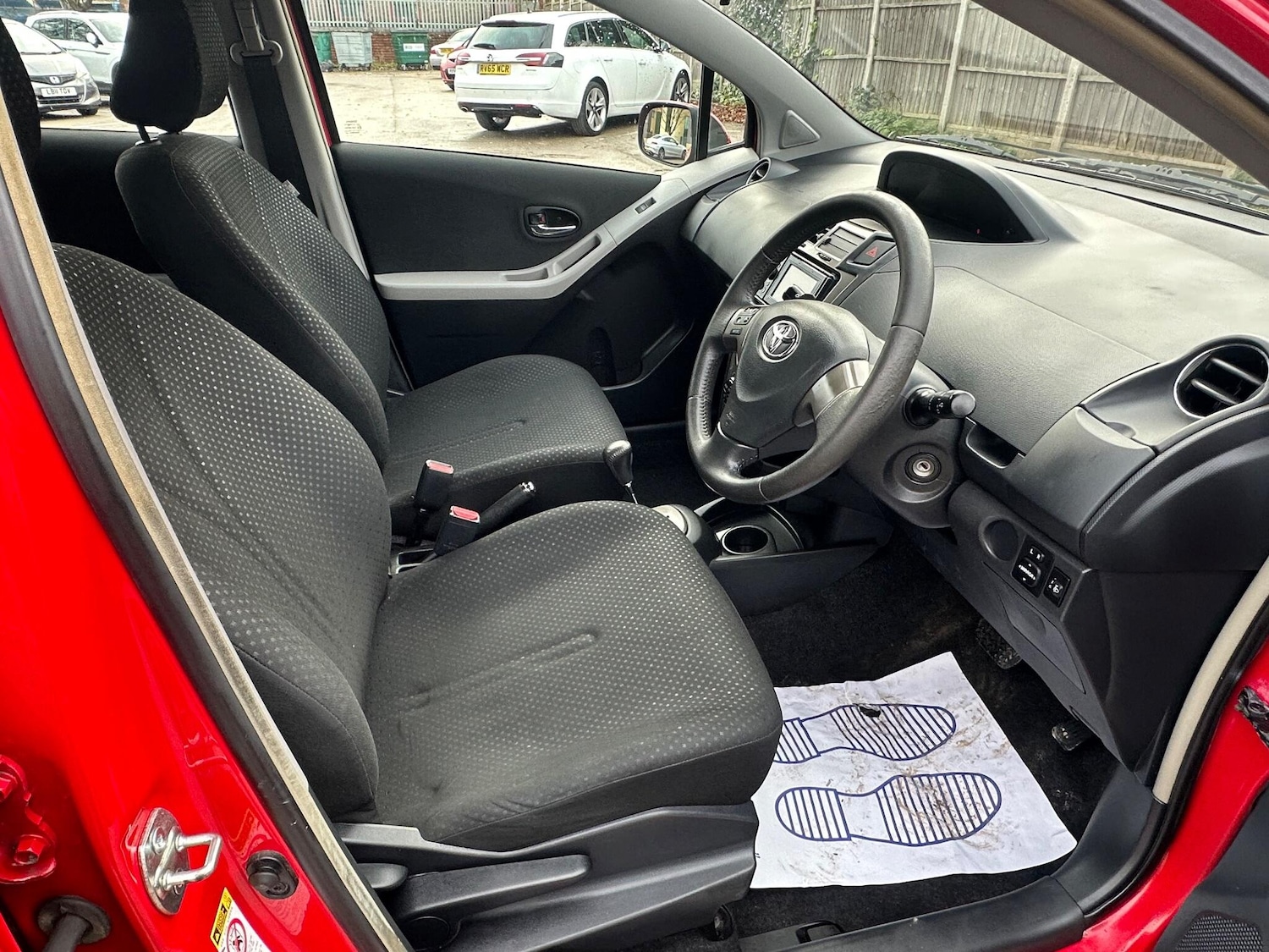 Used Toyota Yaris 2011 for sale - 76714464: Photo 12