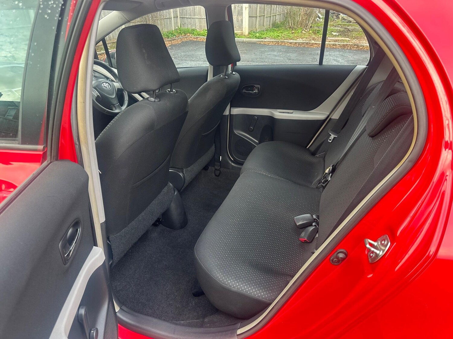 Used Toyota Yaris 2011 for sale - 76714464: Photo 14