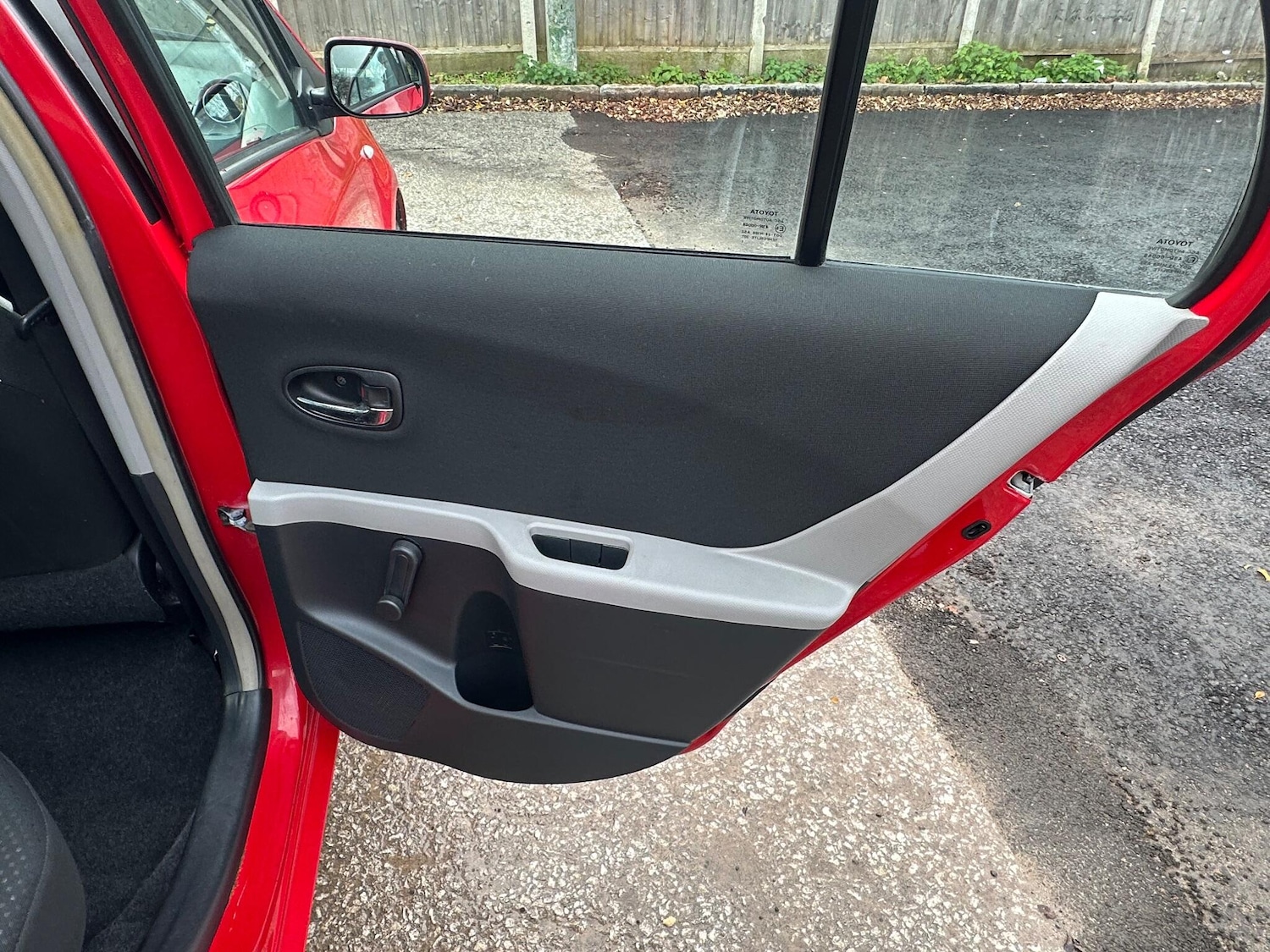 Used Toyota Yaris 2011 for sale - 76714464: Photo 18