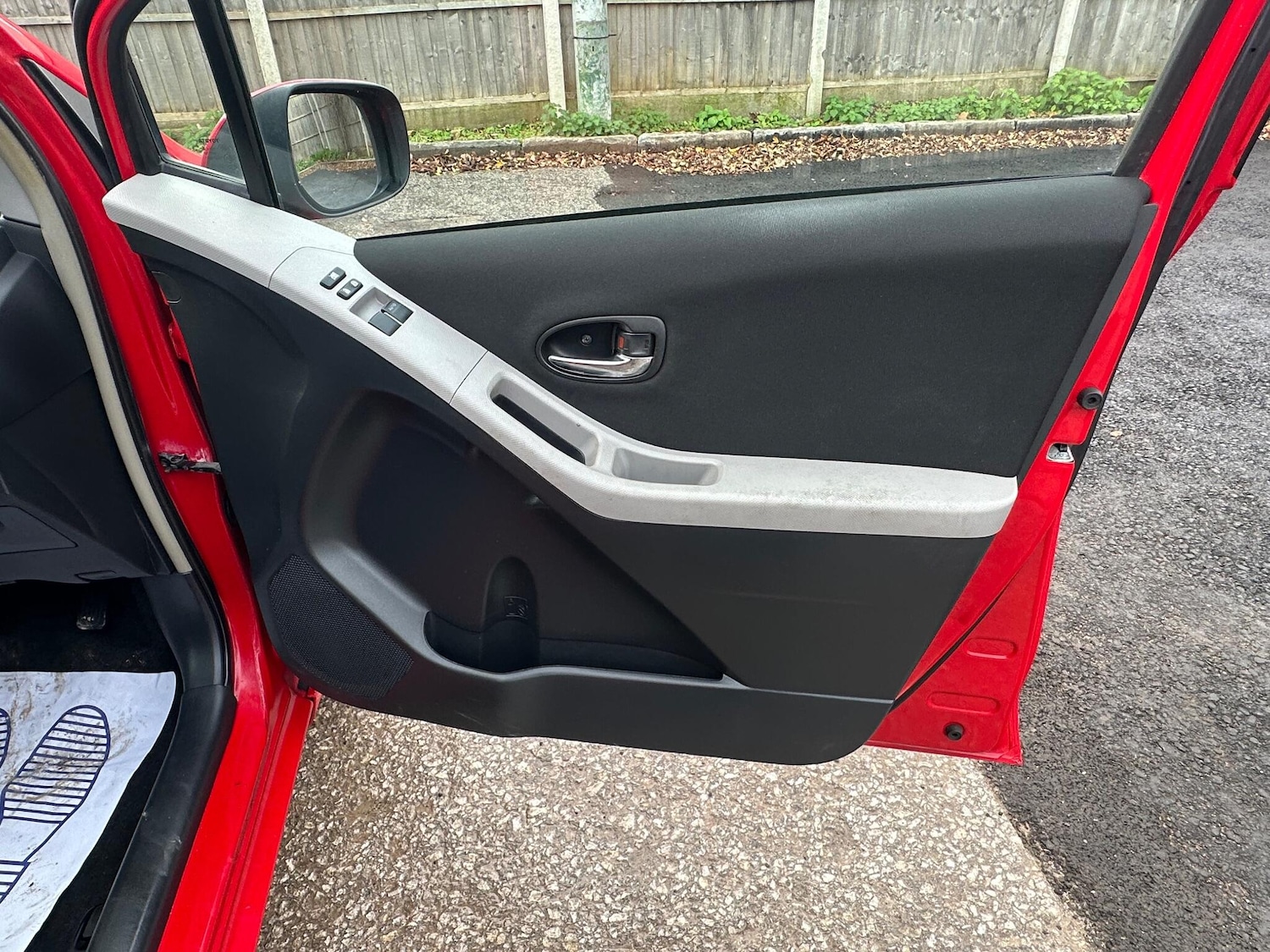 Used Toyota Yaris 2011 for sale - 76714464: Photo 19