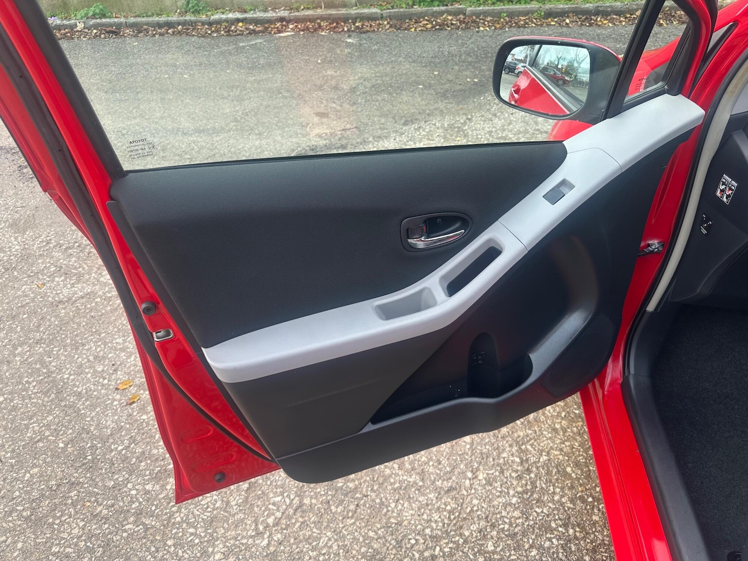 Used Toyota Yaris 2011 for sale - 76714464: Photo 20