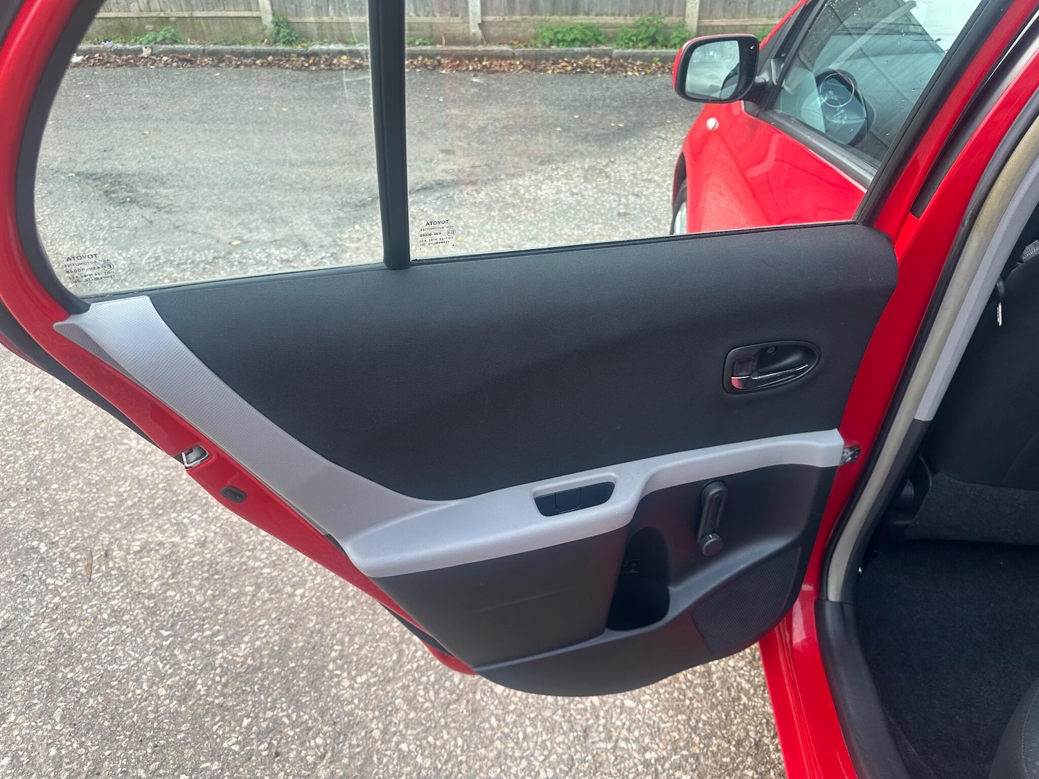 Used Toyota Yaris 2011 for sale - 76714464: Photo 21