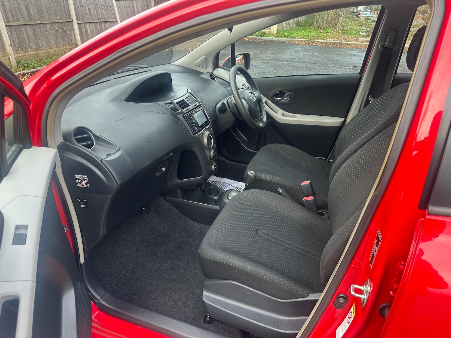 Used Toyota Yaris 2011 for sale - 76714464: Photo 31