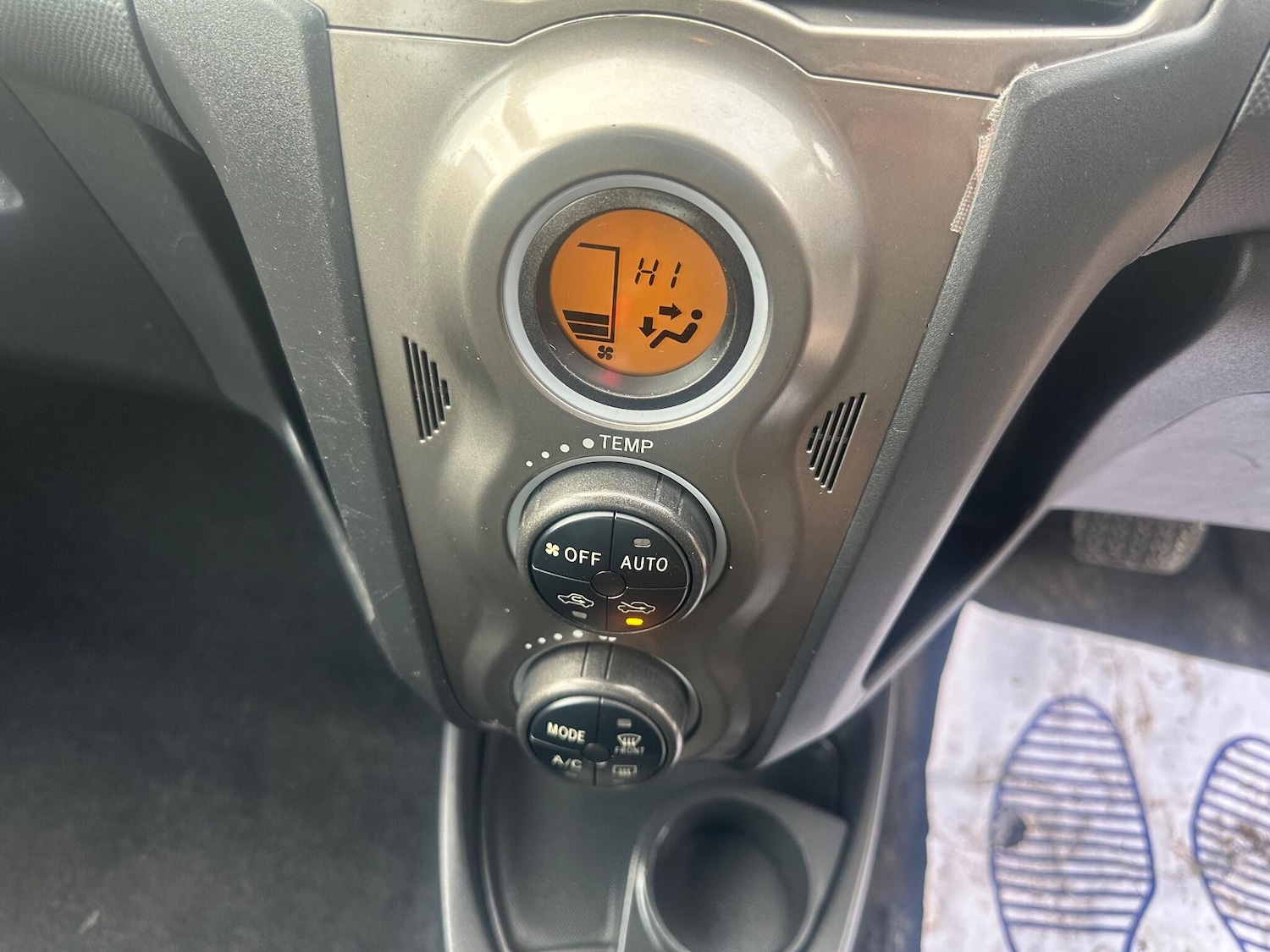 Used Toyota Yaris 2011 for sale - 76714464: Photo 34