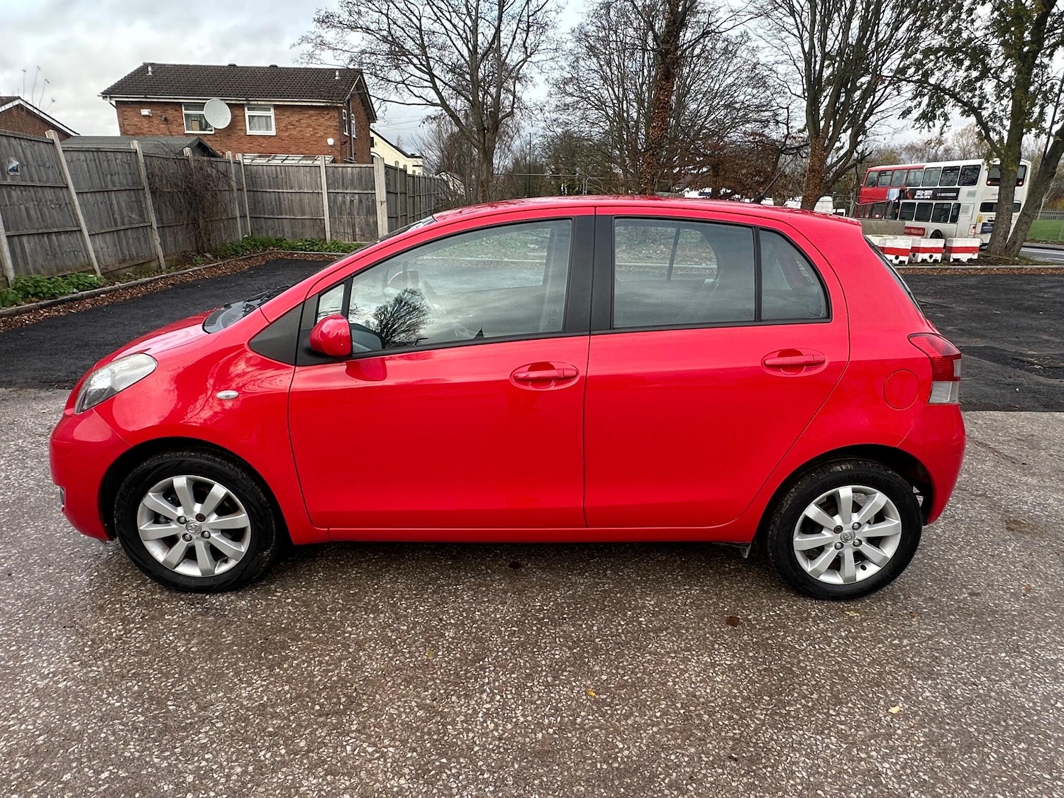 Used Toyota Yaris 2011 for sale - 76714464: Photo 6