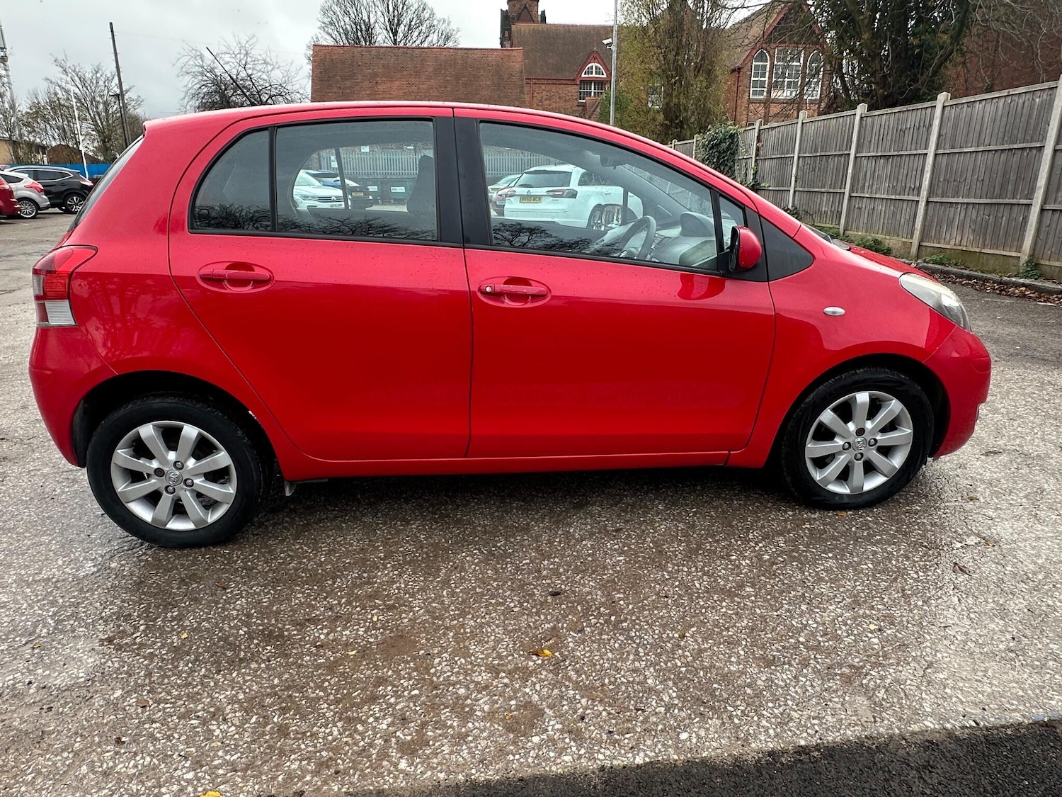 Used Toyota Yaris 2011 for sale - 76714464: Photo 8