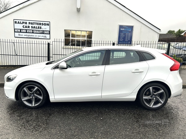 Used Volvo V40 2015 for sale - 76574172: Photo 2