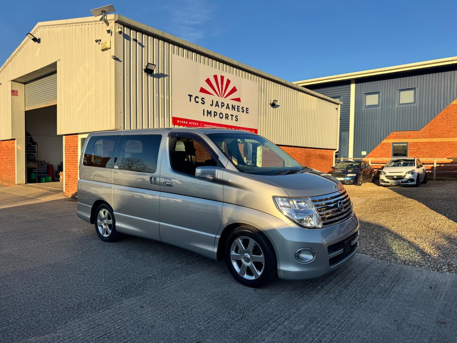 Used Nissan Elgrand for sale - 76714367: Photo 1