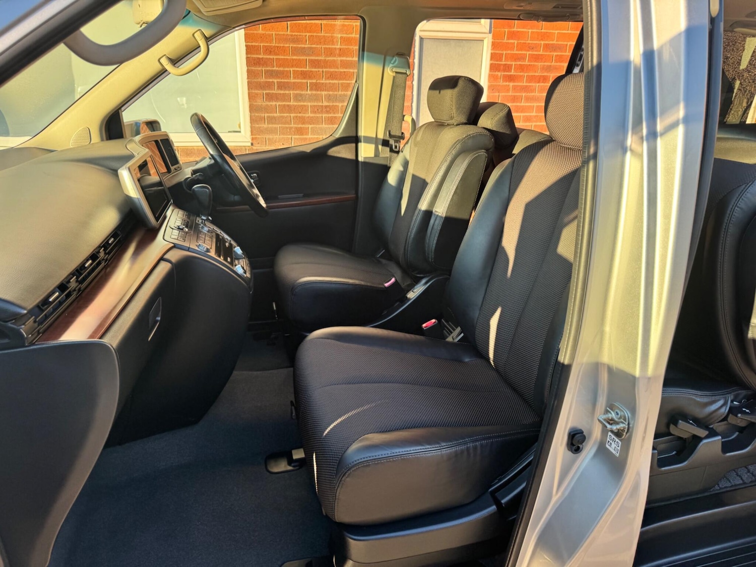 Used Nissan Elgrand for sale - 76714367: Photo 10