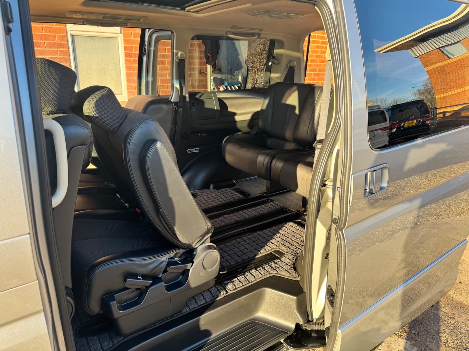 Used Nissan Elgrand for sale - 76714367: Photo 12