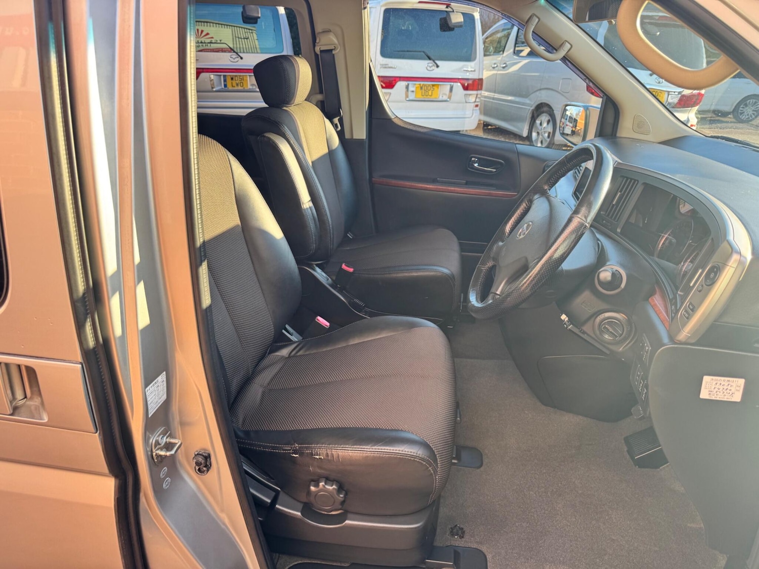 Used Nissan Elgrand for sale - 76714367: Photo 19