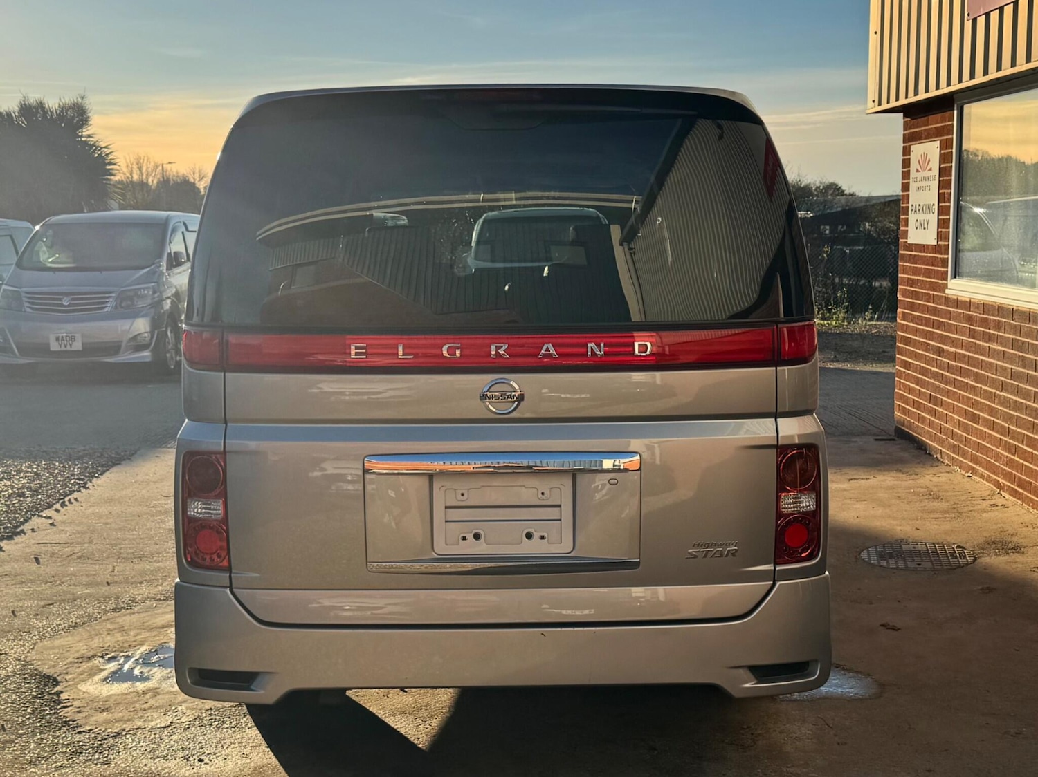 Used Nissan Elgrand for sale - 76714367: Photo 23