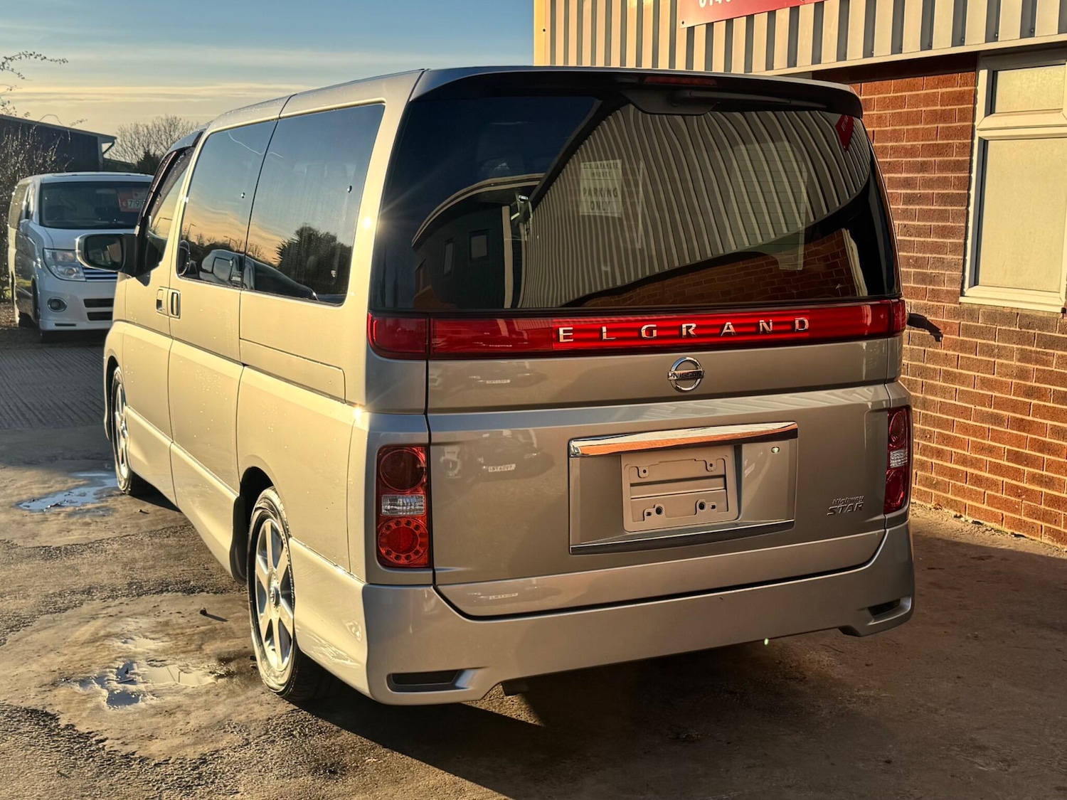 Used Nissan Elgrand for sale - 76714367: Photo 24