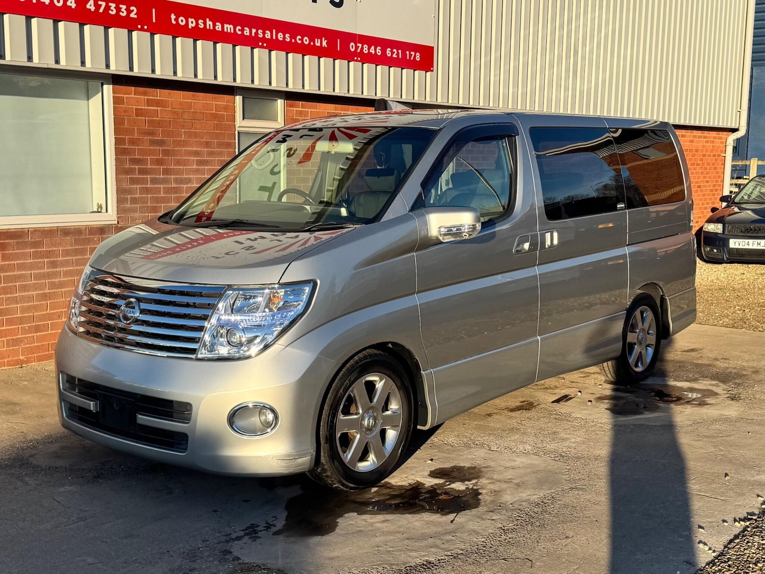 Used Nissan Elgrand for sale - 76714367: Photo 26