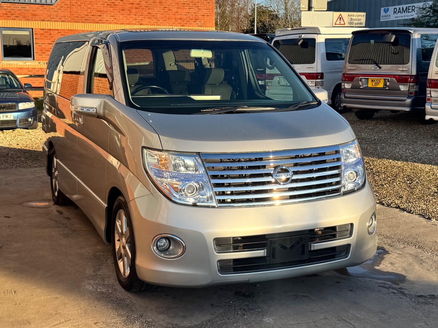 Used Nissan Elgrand for sale - 76714367: Photo 29