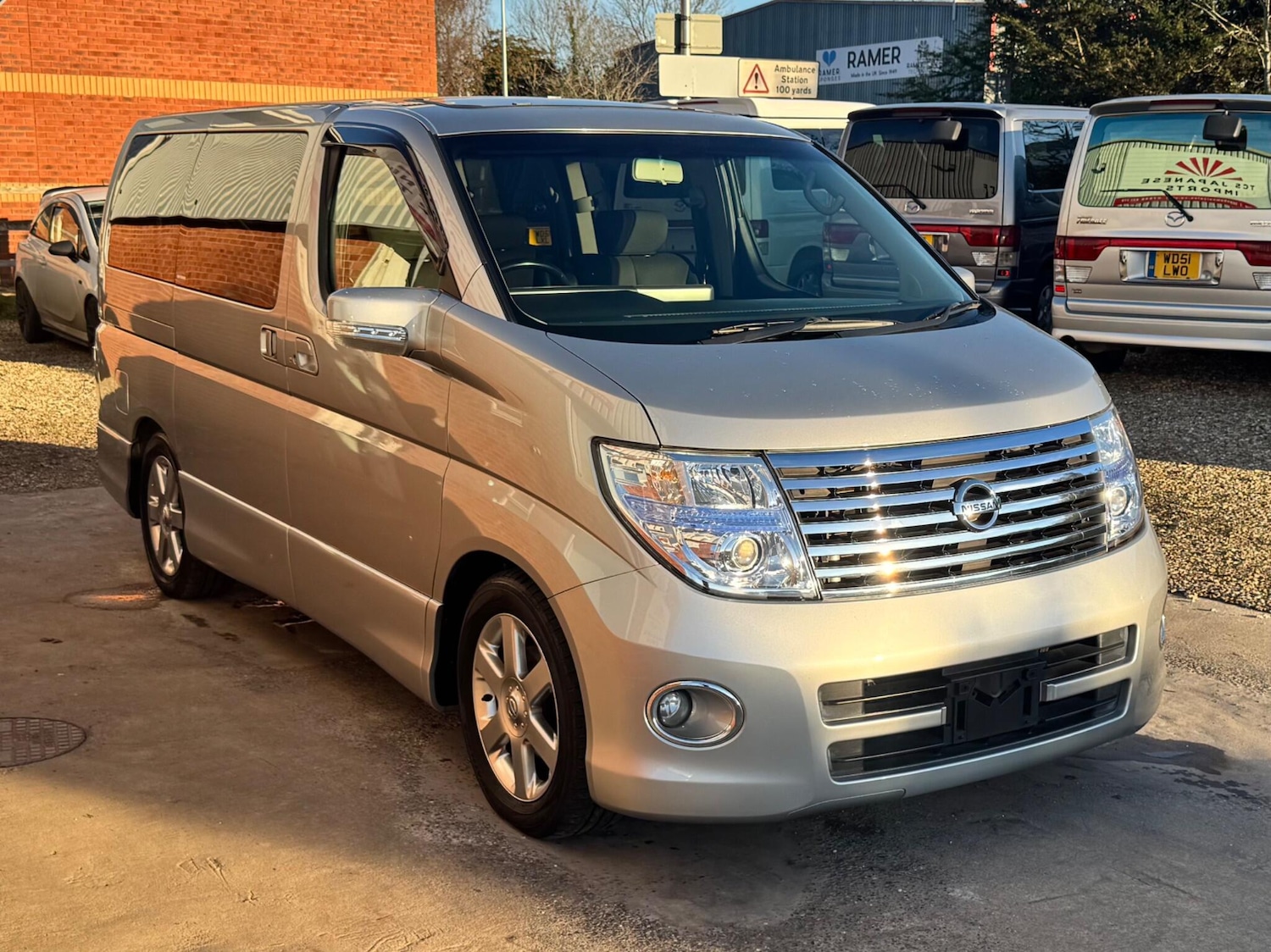 Used Nissan Elgrand for sale - 76714367: Photo 30
