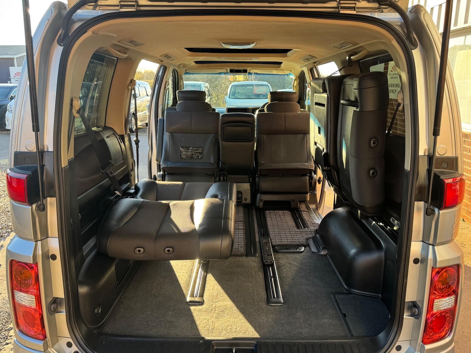 Used Nissan Elgrand for sale - 76714367: Photo 5