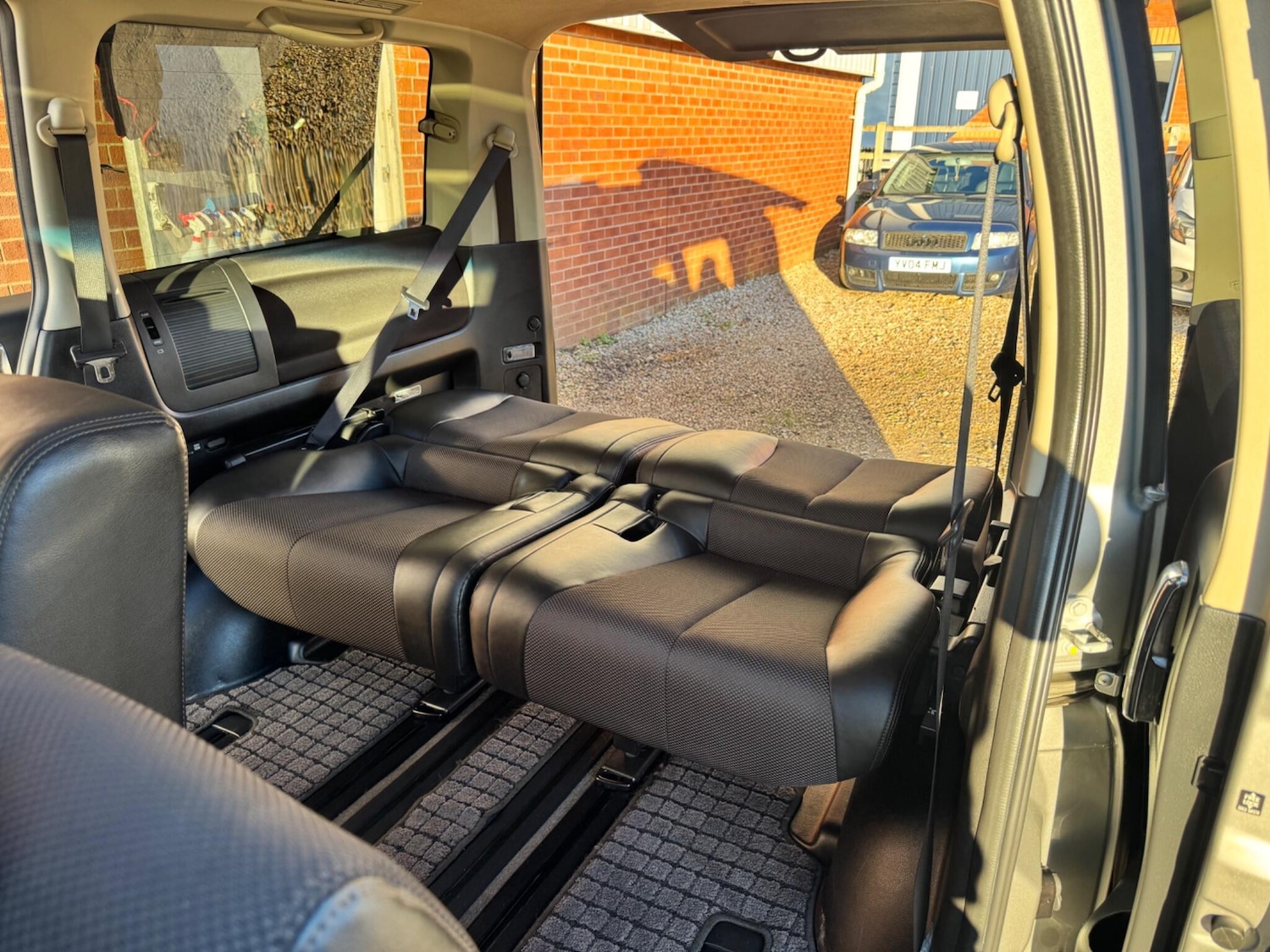 Used Nissan Elgrand for sale - 76714367: Photo 6