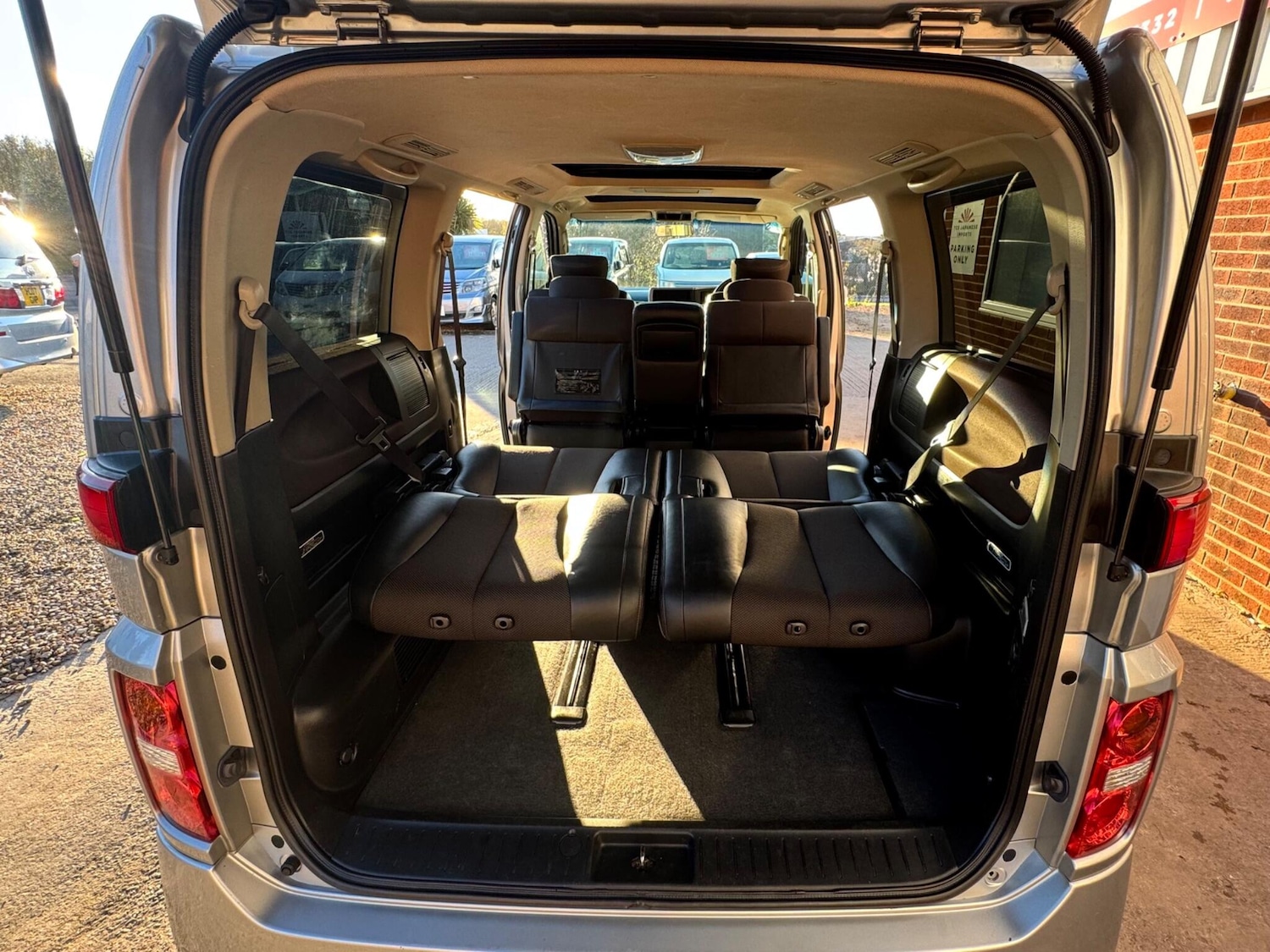 Used Nissan Elgrand for sale - 76714367: Photo 7