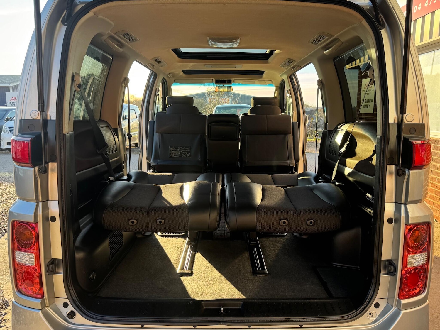 Used Nissan Elgrand for sale - 76714367: Photo 8