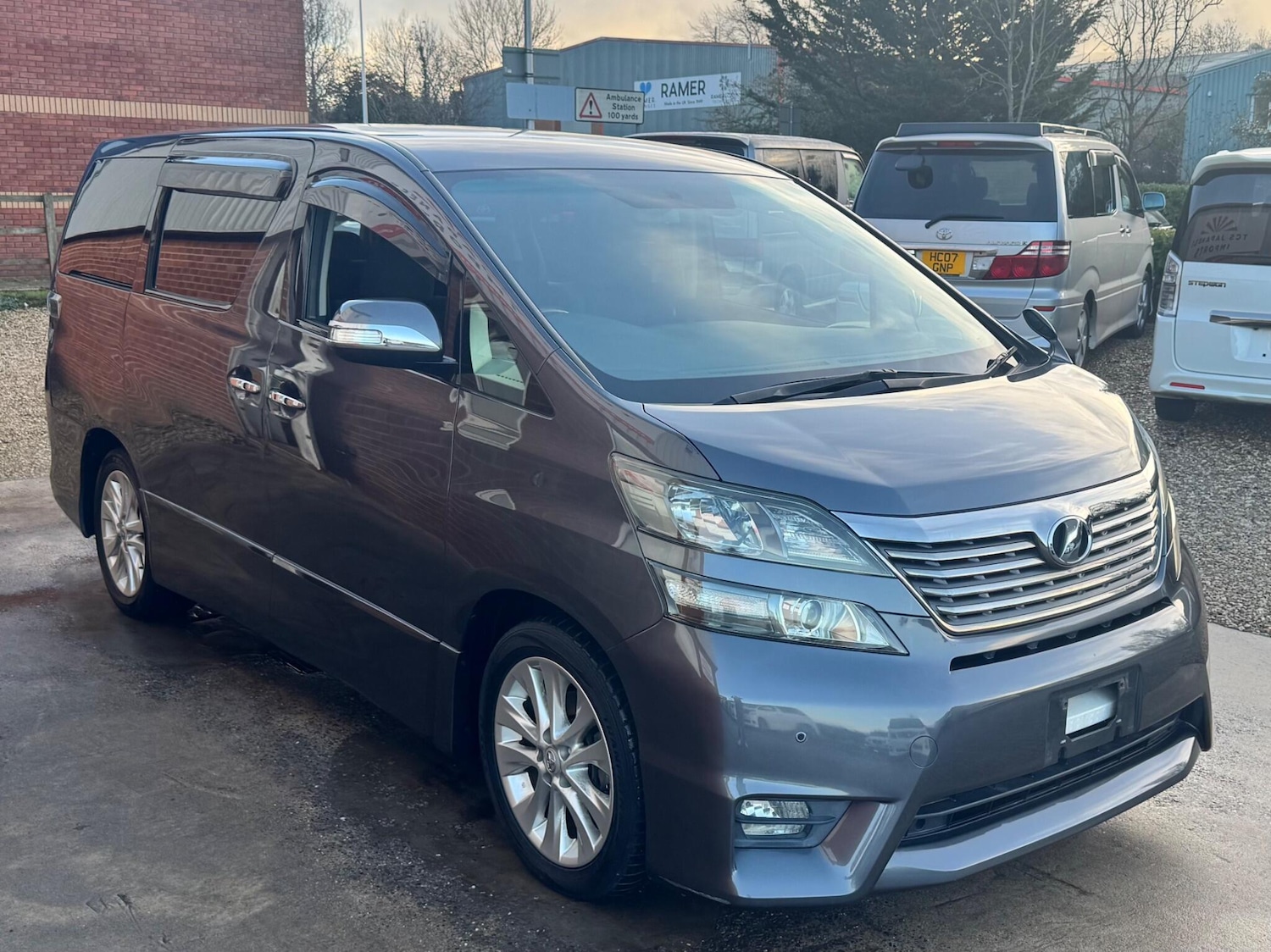 Used Toyota Vellfire for sale - 77934128: Photo 2