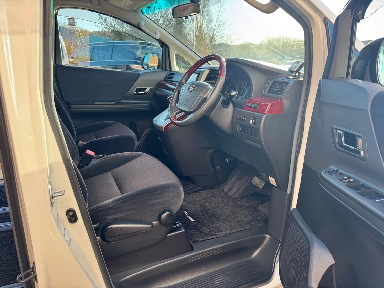 Used Toyota Vellfire for sale - 77934123: Photo 16