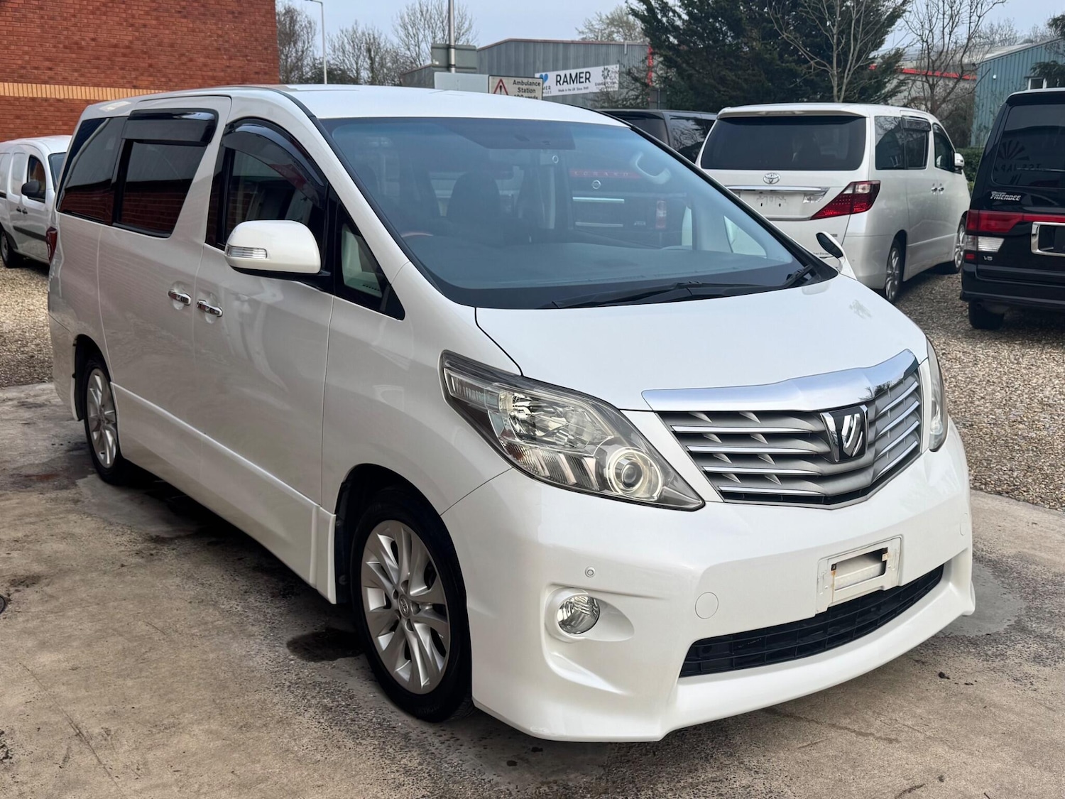 Used Toyota Alphard for sale - 78127901: Photo 2