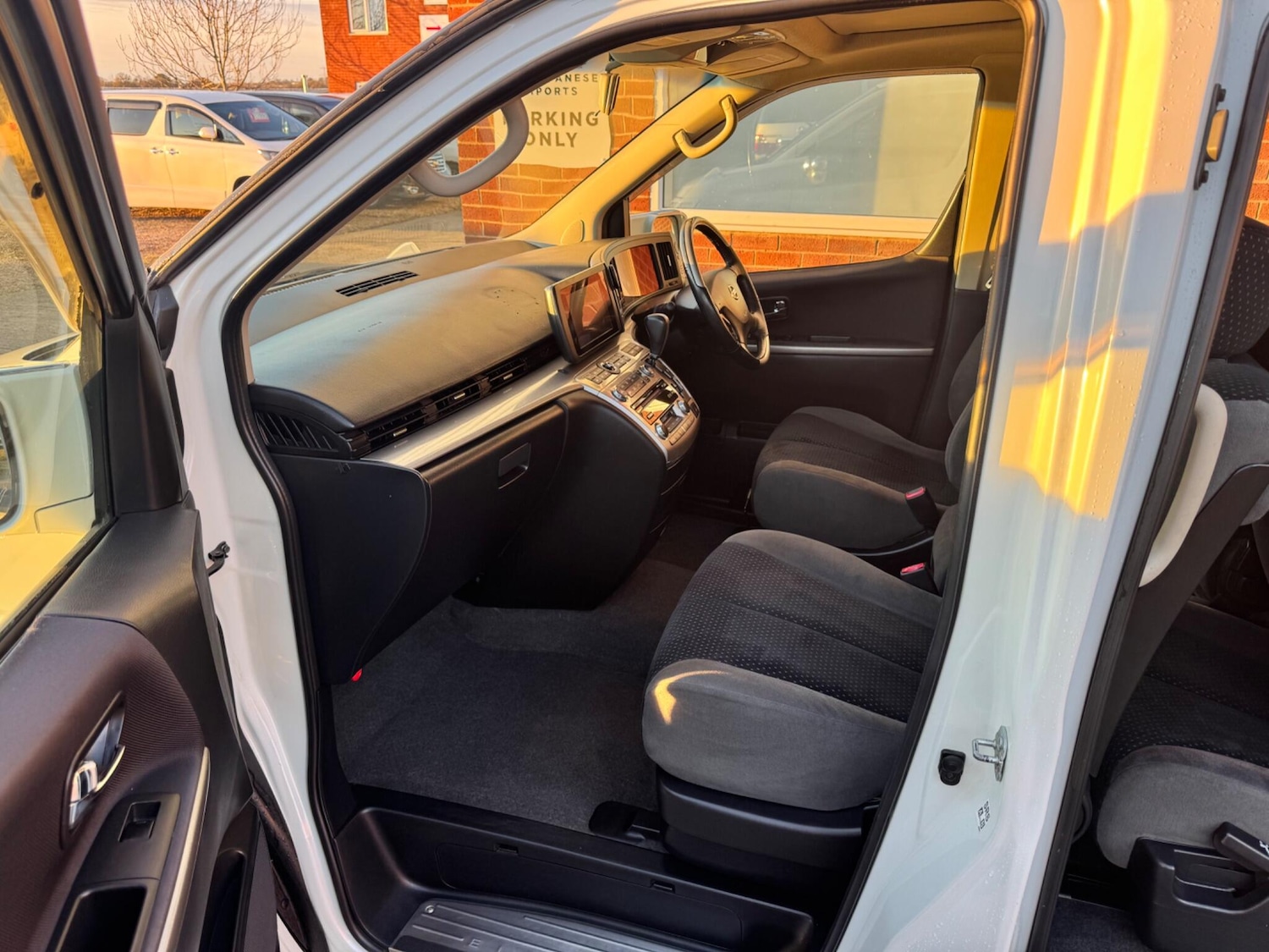 Used Nissan Elgrand 2024 for sale - 76714175: Photo 27