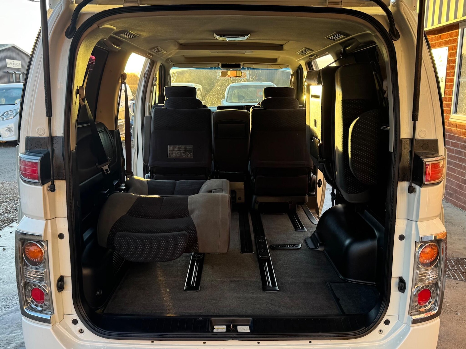 Used Nissan Elgrand 2024 for sale - 76714175: Photo 28