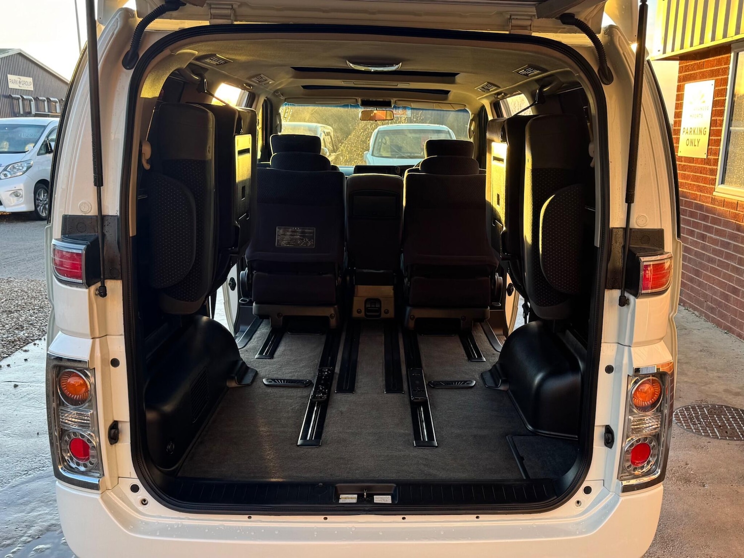 Used Nissan Elgrand 2024 for sale - 76714175: Photo 32