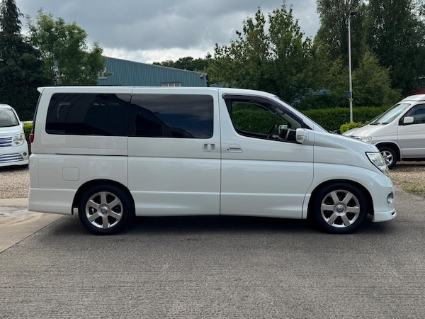 Used Nissan Elgrand for sale - 74712536: Photo 10