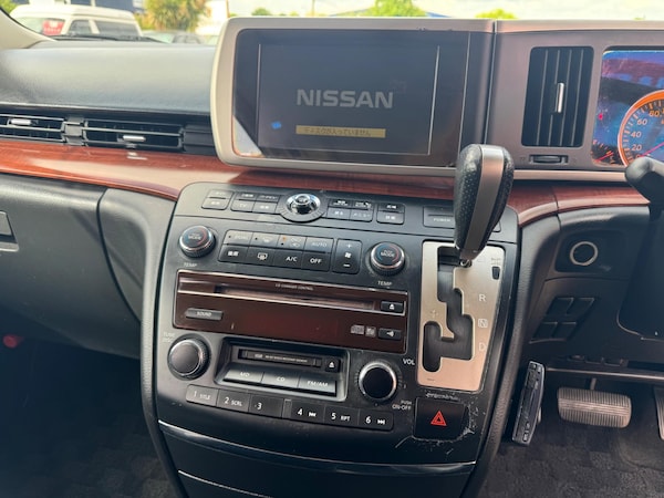 Used Nissan Elgrand for sale - 74712536: Photo 24