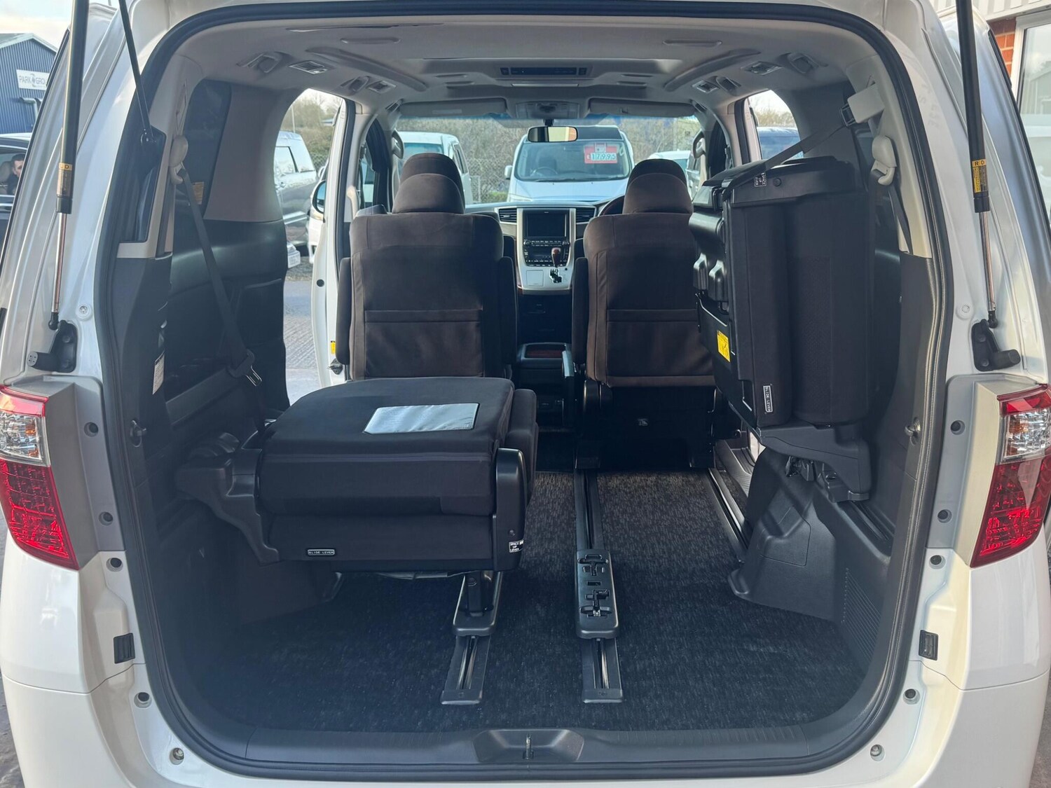 Used Toyota Alphard for sale - 77934132: Photo 33